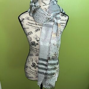 🆕 Arianna By Howard’s Gray and Gold Scarf